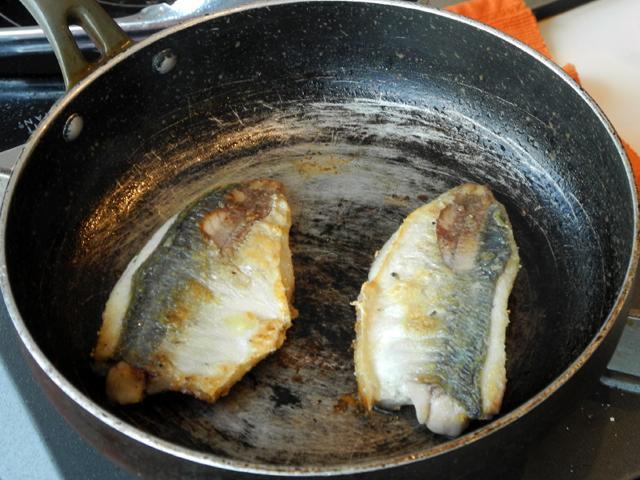 アジの香草パン粉焼き メイン 魚介を使った料理 片岡護の本格イタリアン Epirecipe エピレシピ