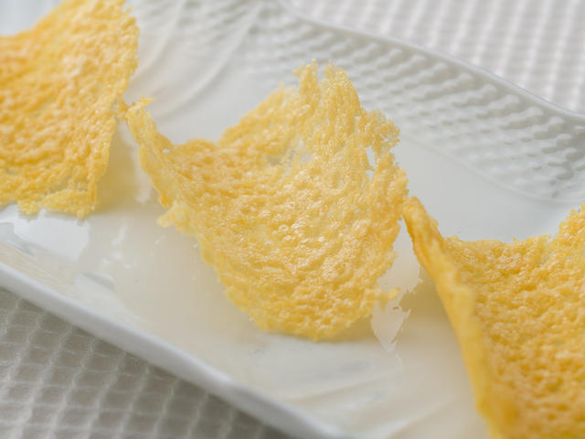 パルメザンチーズのチュイール風