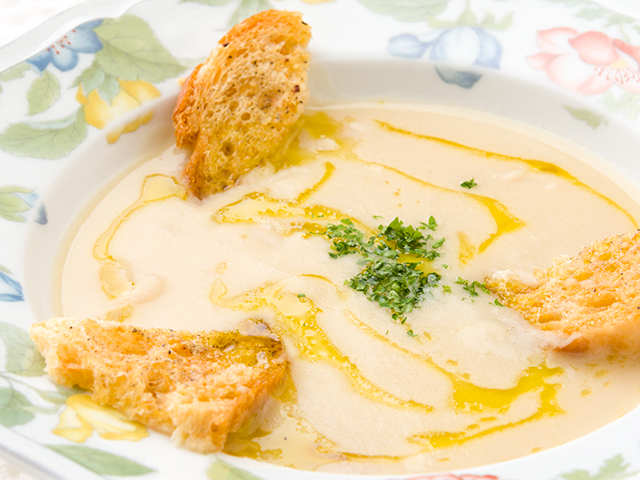白いんげん豆のスープ スープ 片岡護の本格イタリアン Epirecipe エピレシピ