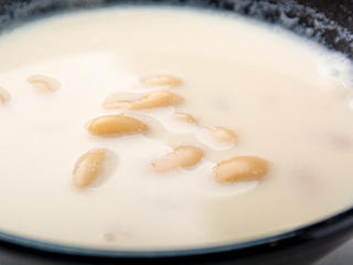白いんげん豆と豆乳のスープ